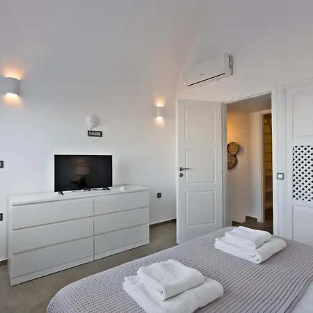 Topos Exclusive Santorini *