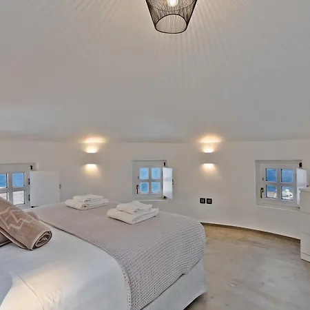 Topos Exclusive Santorini Villa *