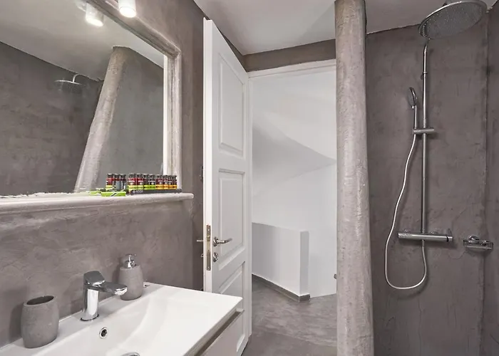 Topos Exclusive Santorini Villa *