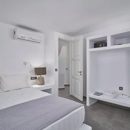 Willa Topos Exclusive Santorini