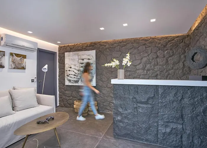 Topos Exclusive Santorini *