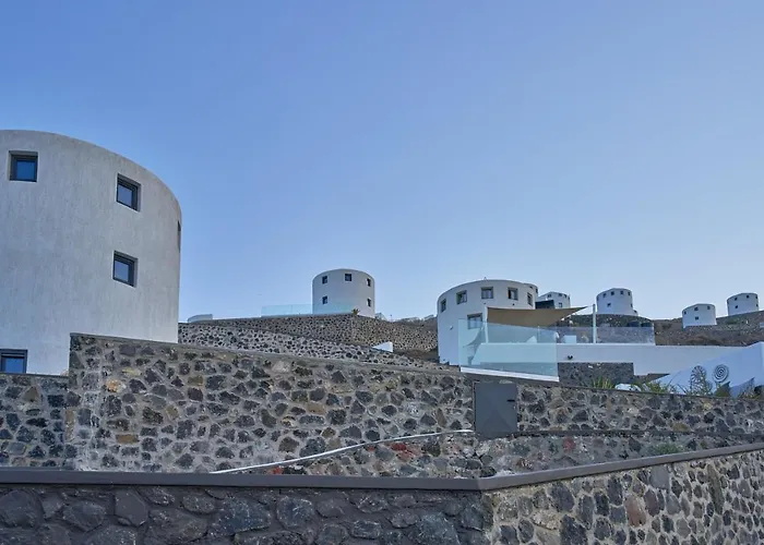 Topos Exclusive Santorini * إيميروفيغلي